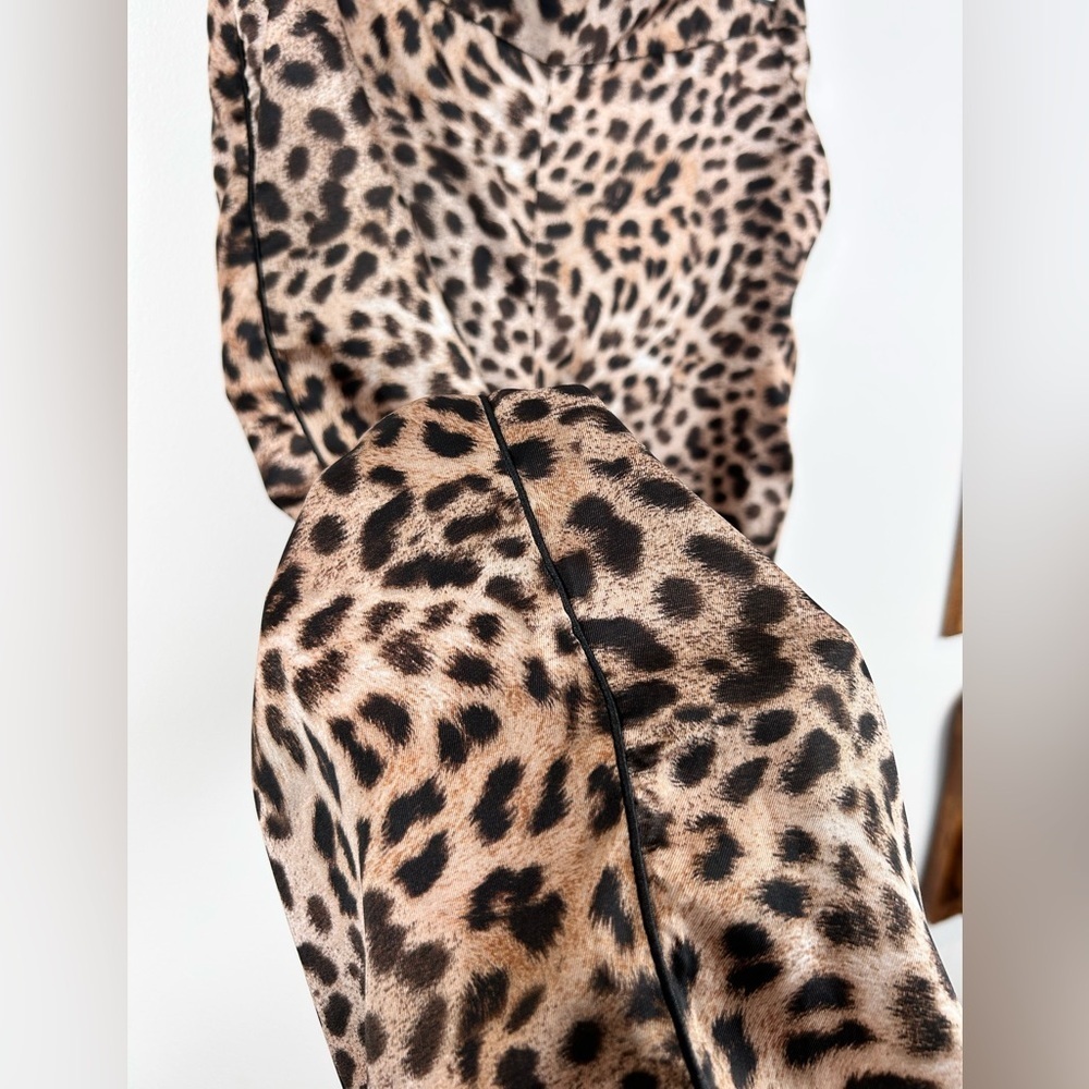 🚨SALE- Zara leopard satin pants, size 24, straight leg, flowy Streetwear Chic - Picture 5 of 8